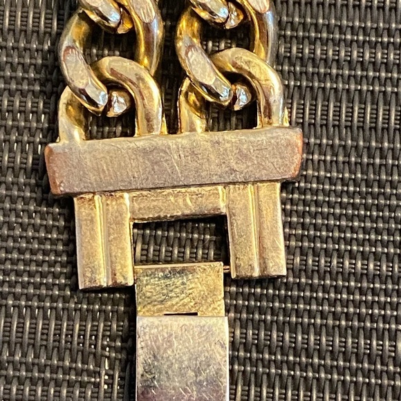 Guess Gold Women's Chain Link Watch - Picture 5 of 8